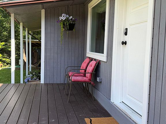 4th image of 452 Toad Rd