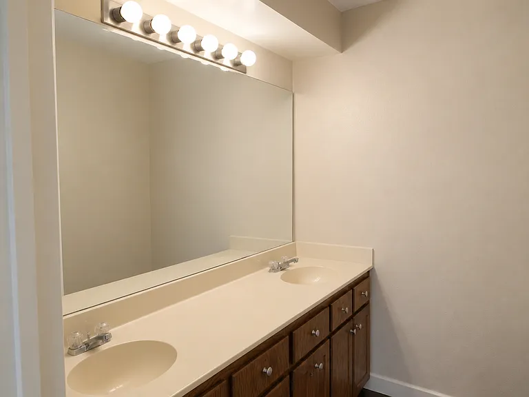 126 Hollyhill Ln #126 — Photo 25