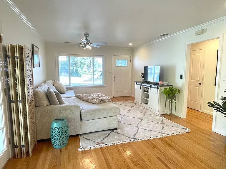 3902 Madeira Way — Photo 7