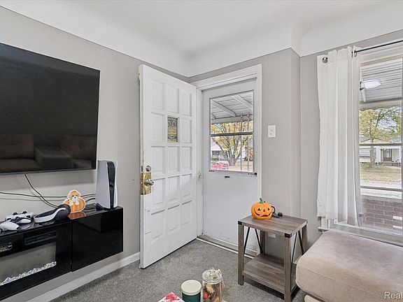 5th image of 17421 Five Points St