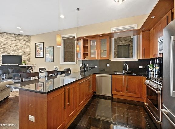 4th image of 1506 W Grand Ave APT 1W