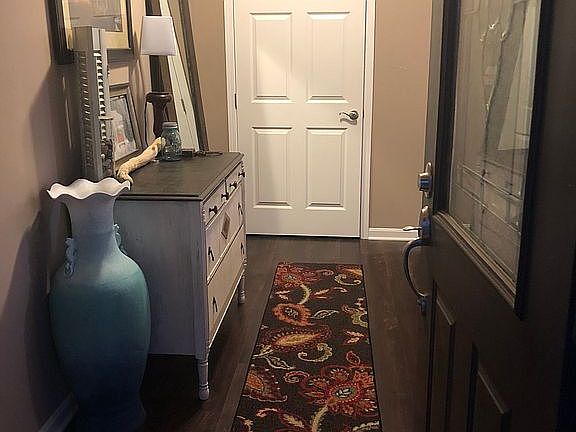 5th image of 185 Shoreland Cir