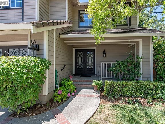 3rd image of 620 Amberwood Way