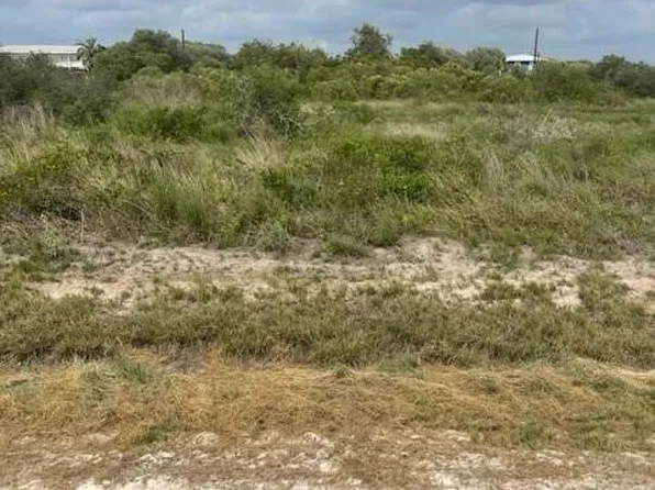 222 W Rustic Oak Ln, Rockport, TX 78382