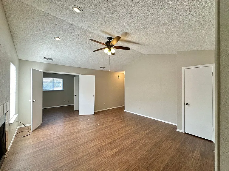 3708 Trotwood Trl — Photo 6