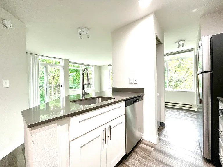 Interlake Place — Photo 6