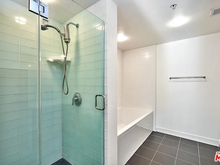 901 S Flower St #500 — Photo 32