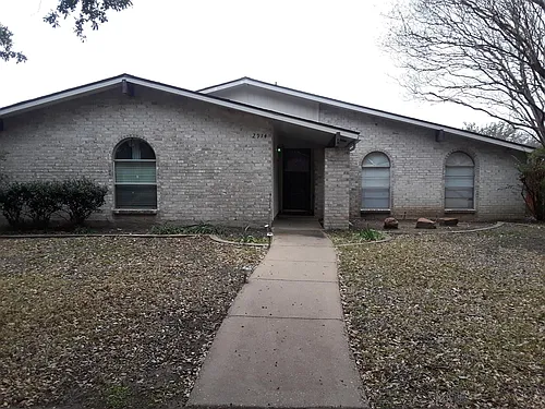 2914 Pinewood Dr Photo 1