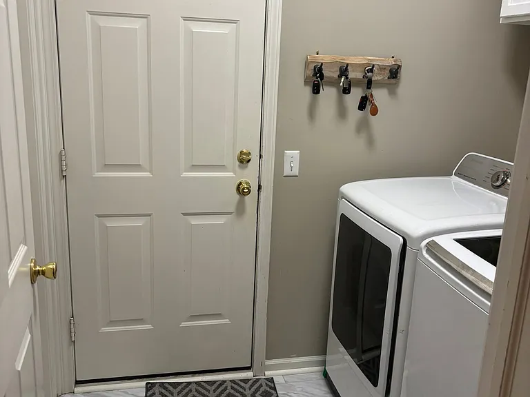7609 Carlton Dr — Photo 13