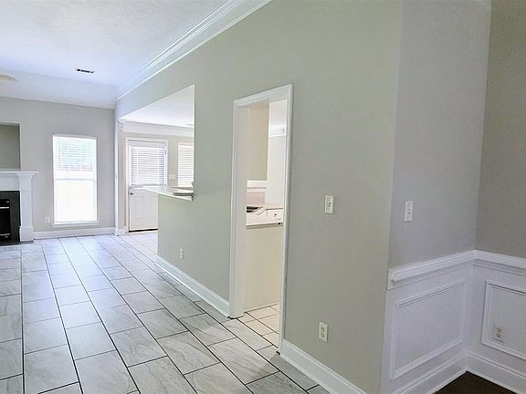 5th image of 607 Butler Springs Cir
