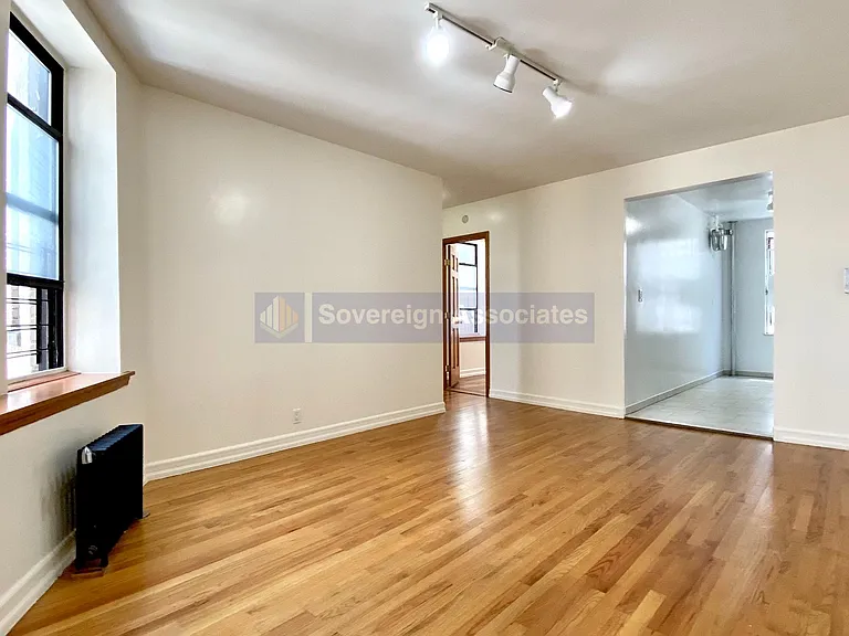 10 Adrian Ave #3B — Photo 3