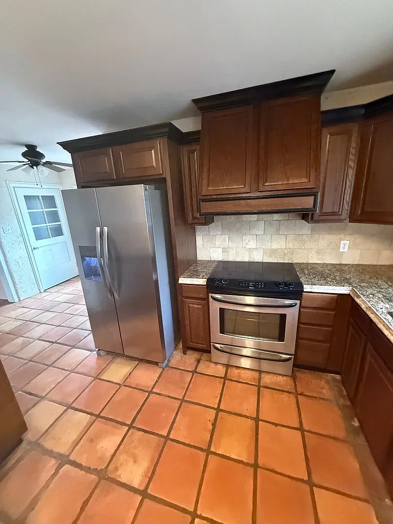Available NOW! 5 Bedroom 2 bath in Tech Terrace! — Photo 3