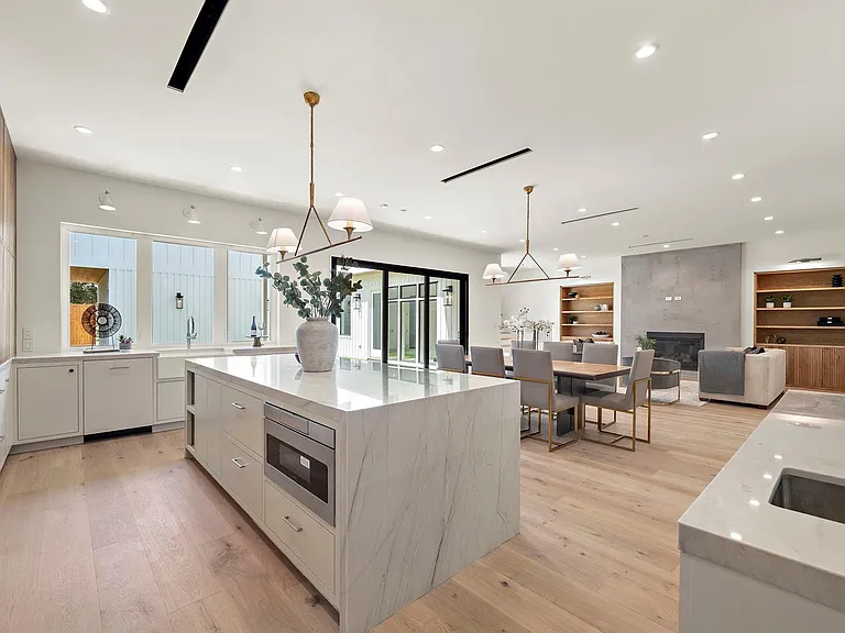 408 Pecore St — Photo 13