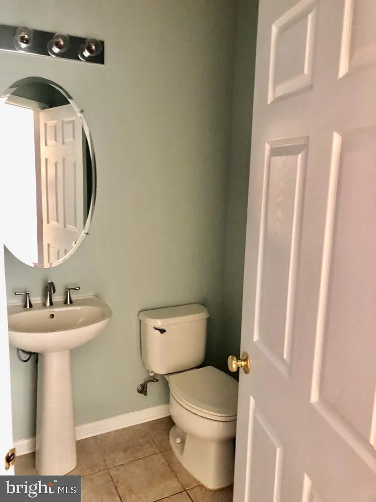 5 bed, 4.5 bath, 4321 sqft, $4,195 — Photo 4