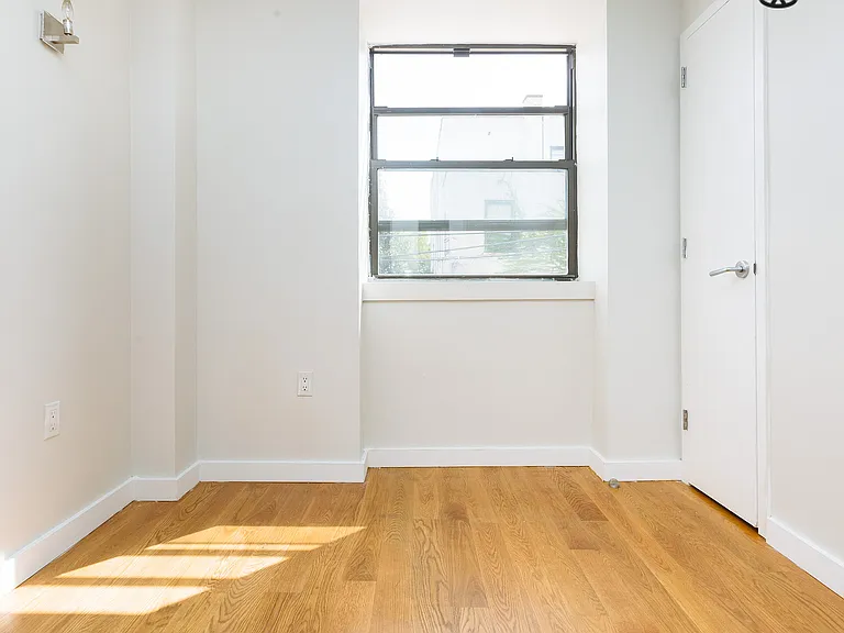 100 Dupont St #1G — Photo 22