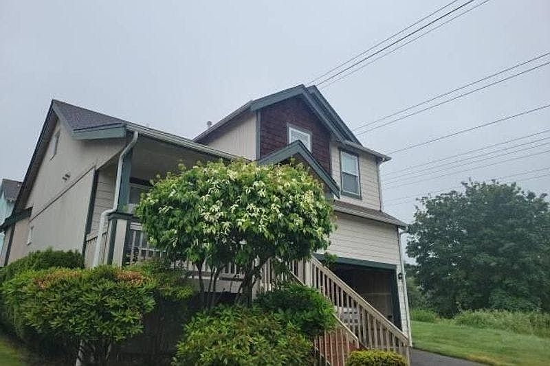 1st image of 1722 81st Ave NE