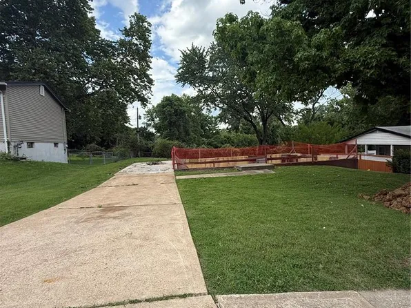 5123 Ville Donna Ln, Hazelwood, MO 63042