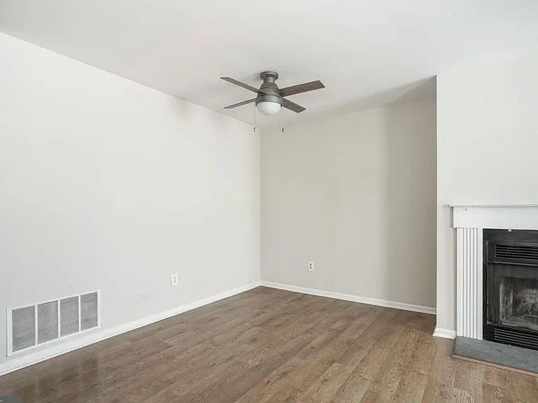 1508 Huntingdon Mews — Photo 6