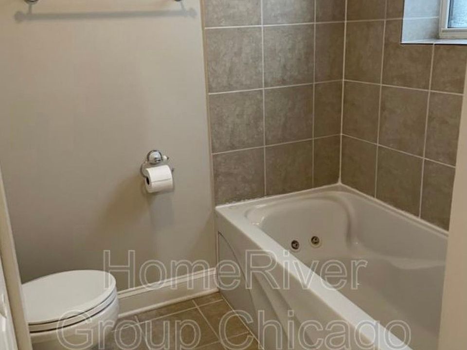 1st image of 6817 N Lakewood Ave #2S