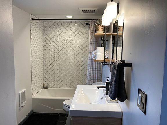 4th image of 61304 Wizard Ln #6