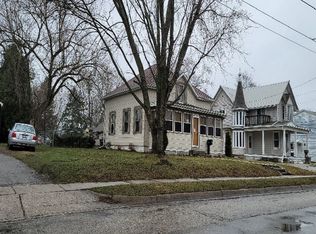 525 Center St, Hartford, WI 53027