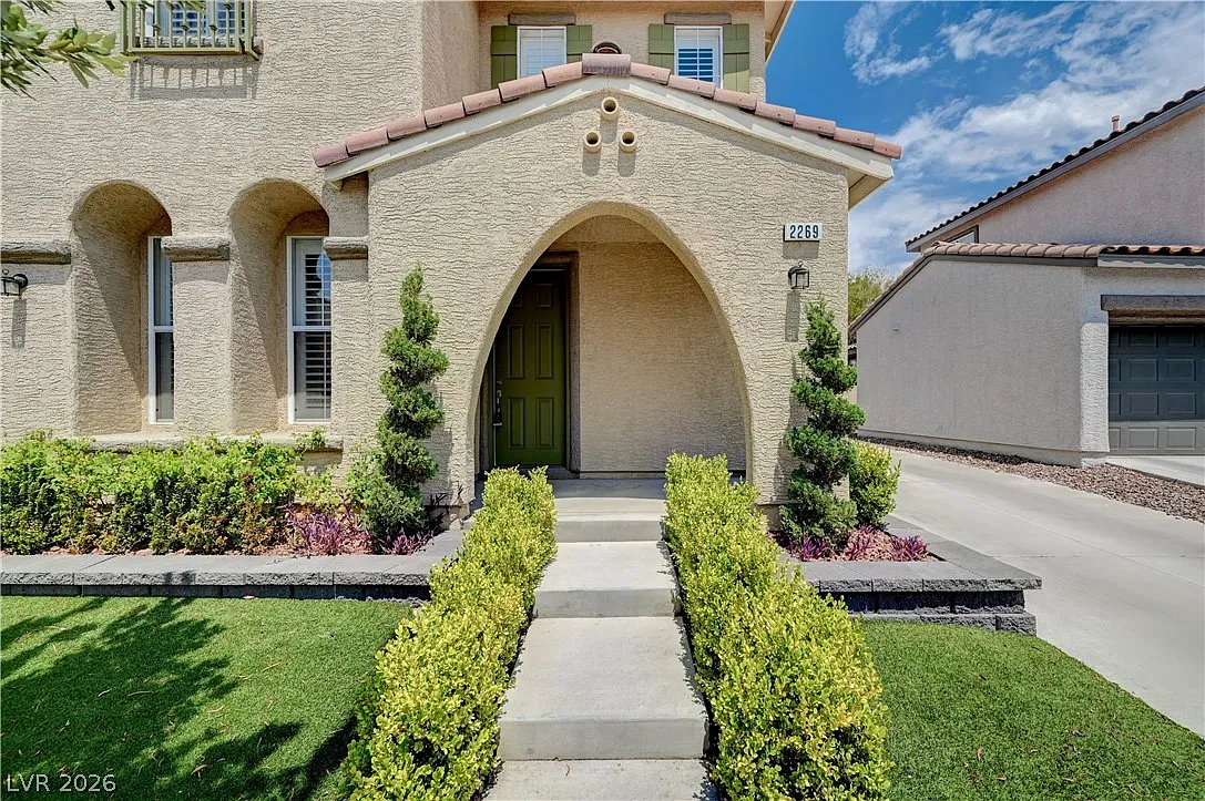 3 bed, 2.5 bath, 1878 sqft, $2,375 — Photo 1