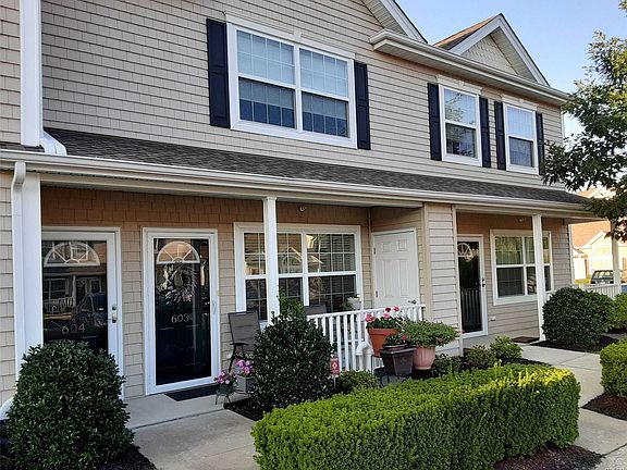 4th image of 603 Willow Ln #603