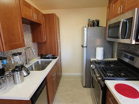 4th image of 2060 Balboa Ave