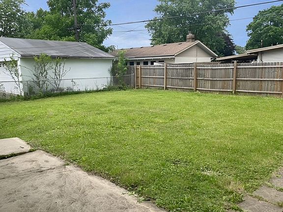 3rd image of 675 Georgian Dr