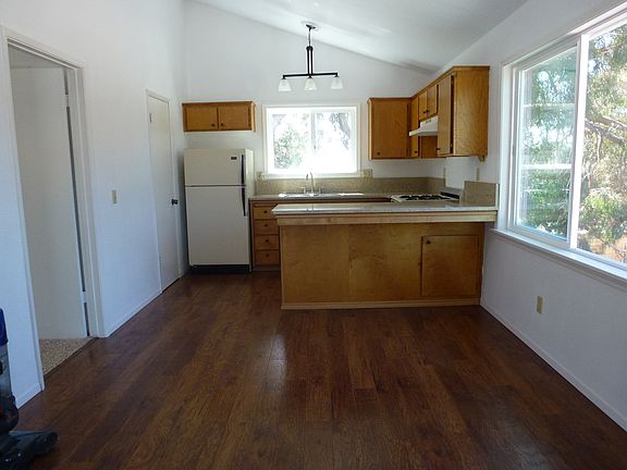 3rd image of 290 Ridgeview Way