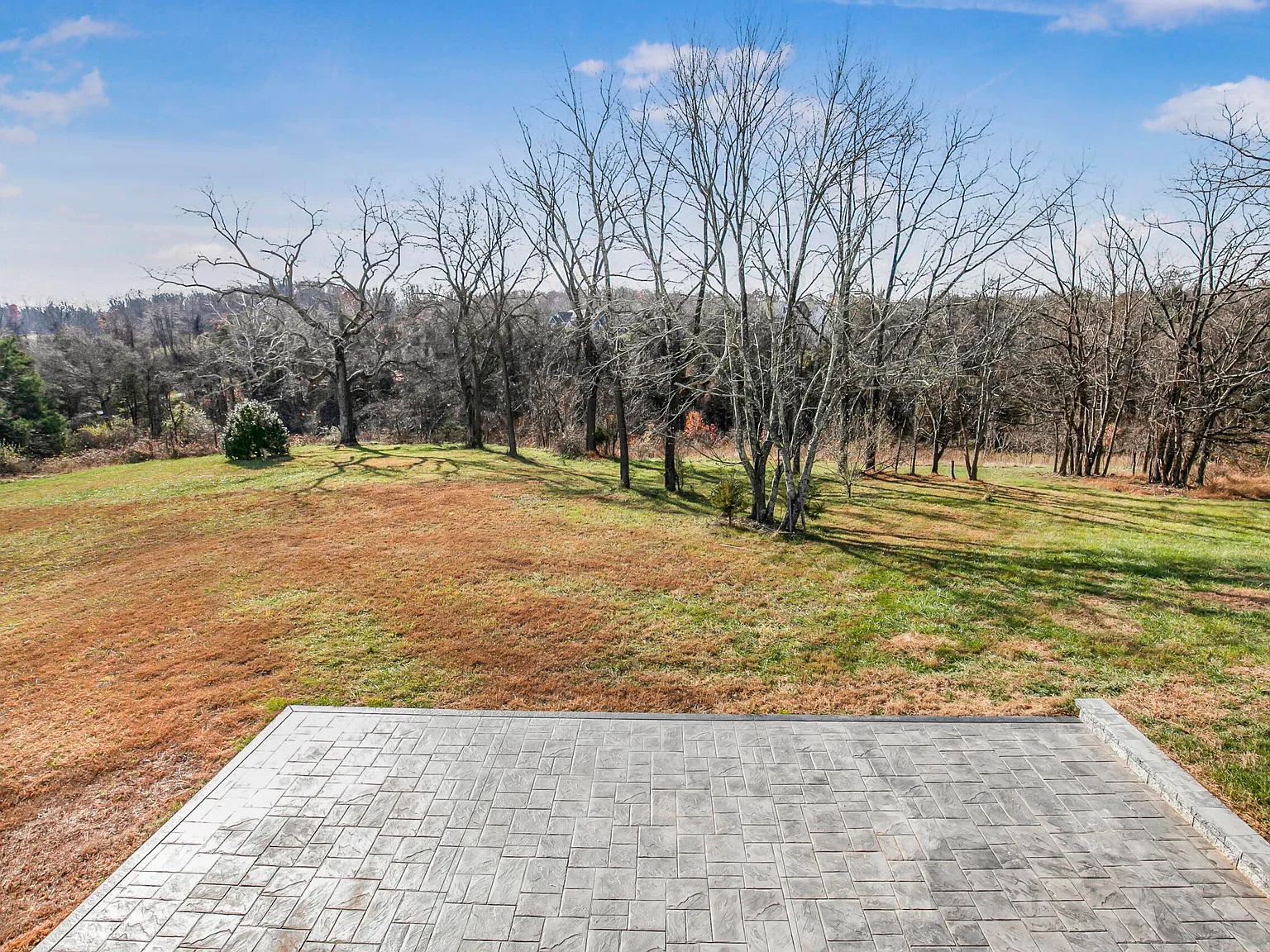 6 bed, 6.5 bath, 6734 sqft, $7,595 — Photo 4