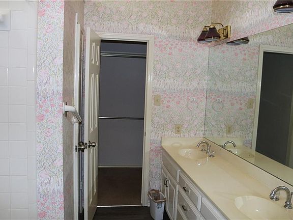 2nd image of 757 Monique Ct