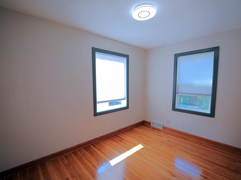 508 W Lakeside St — Photo 10