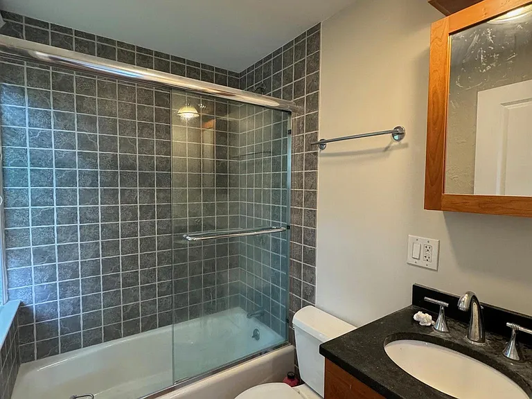 23 Lowell St #2L — Photo 2