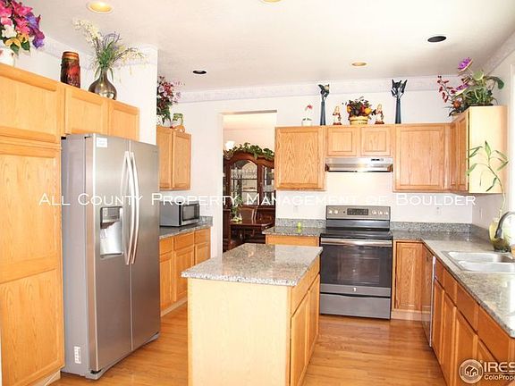 3rd image of 842 Saint Andrews Ln