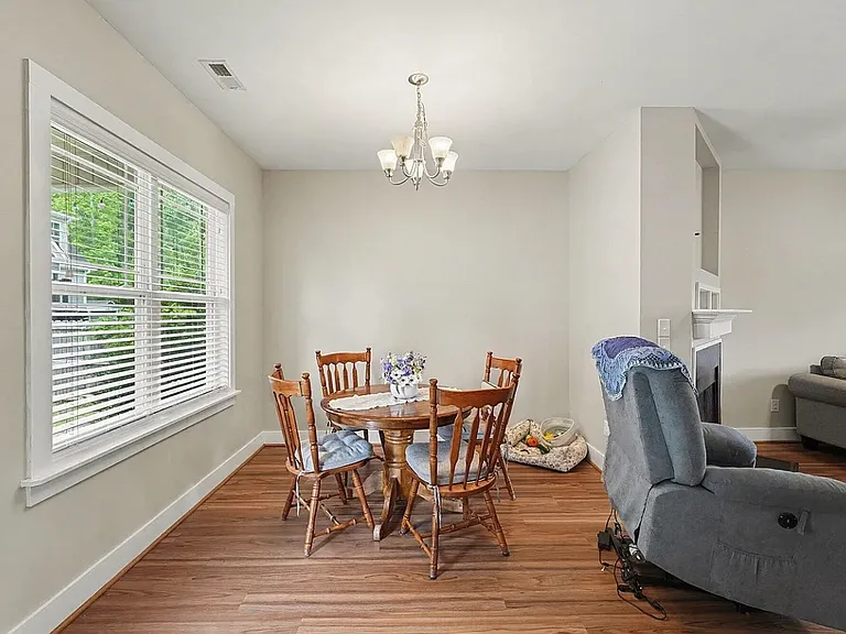 38 Wood Green Dr — Photo 8