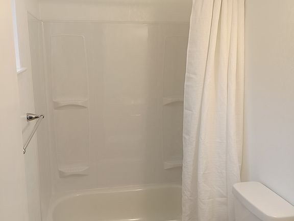 3rd image of 428 Elliot St #8