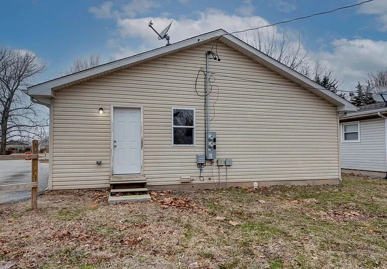 652 N Belview Ave #B — Photo 15