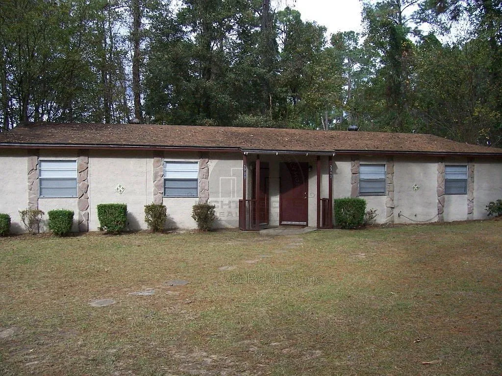 2 bed, 1.0 bath, 786 sqft, $1,075 — Photo 1