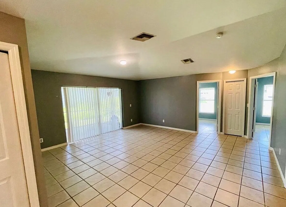 138 Gilbert Ave S - 138 Gilbert Avenue S — Photo 3