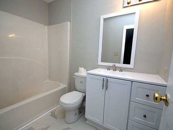 4th image of 310 W Pine St #C