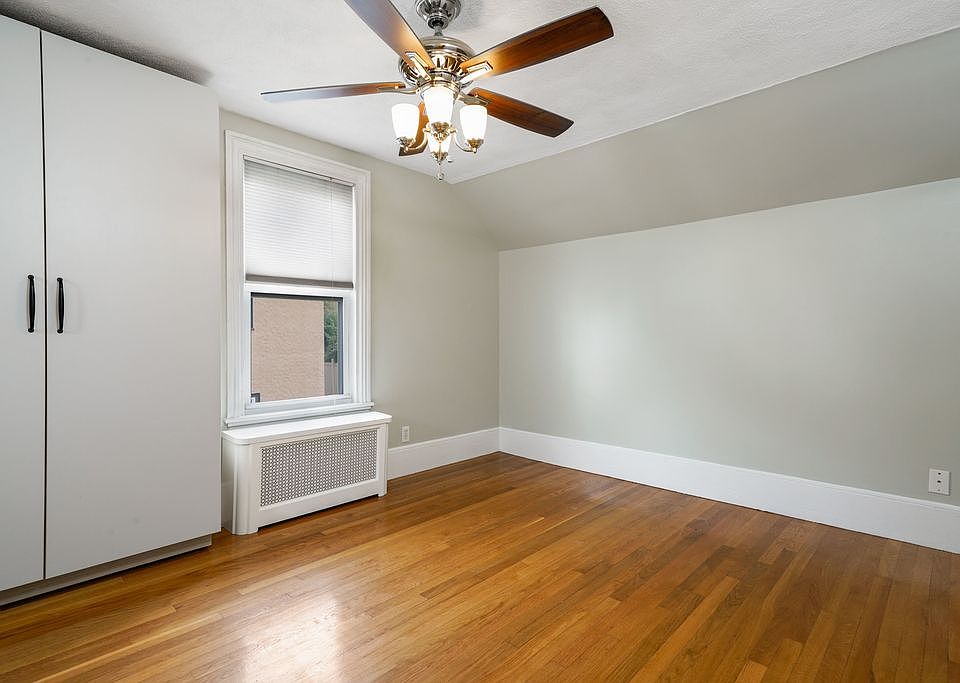 Main bedroom with built in closets (empty)
