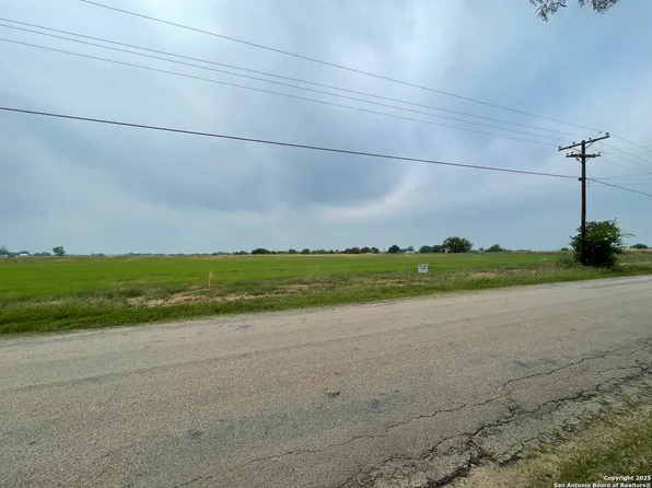 1387 County Road 664 LOT 8, Devine, TX 78016