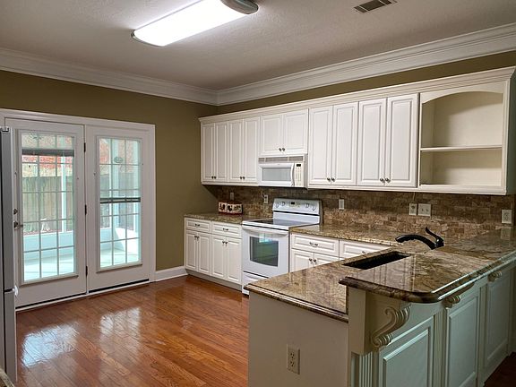 4th image of 716 Bonnie Oaks Ln