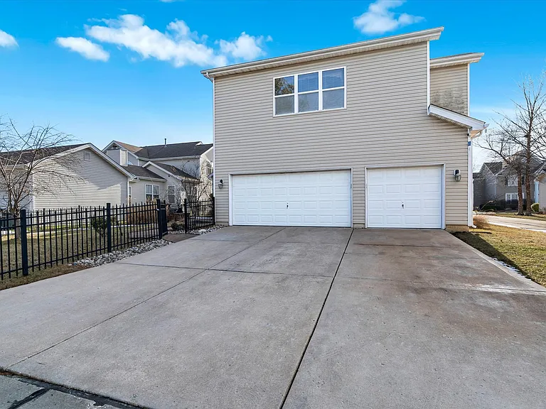 317 Lake Side View Ln — Photo 37