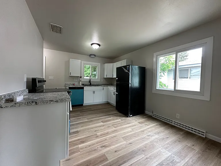 6656 W Brentwood Ave — Photo 5
