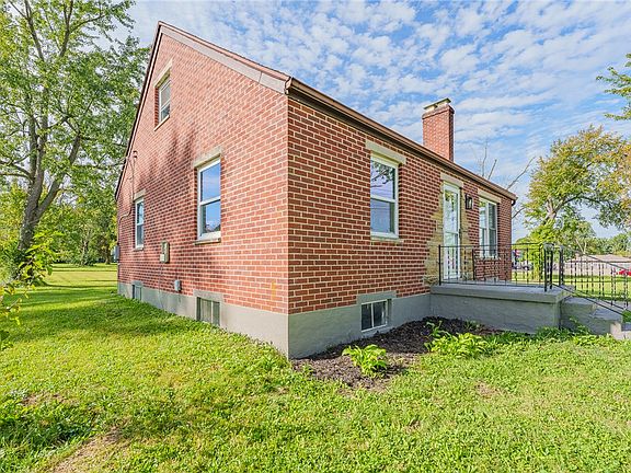 3rd image of 3869 Kemp Rd
