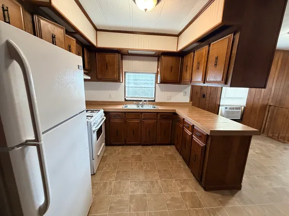 831 N Pontiac Trl #91-59, Walled Lake, MI 48390