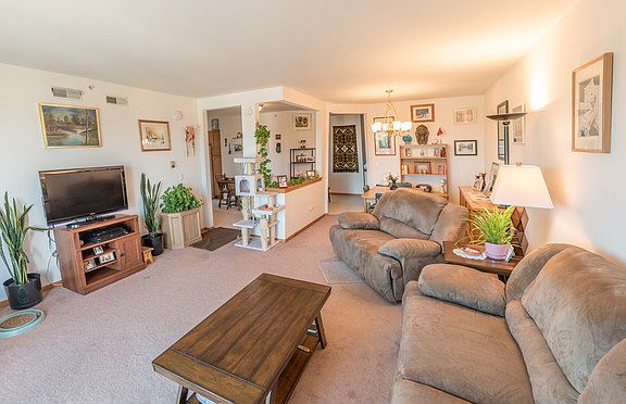 2nd image of 4655 N Cumberland Ave #511