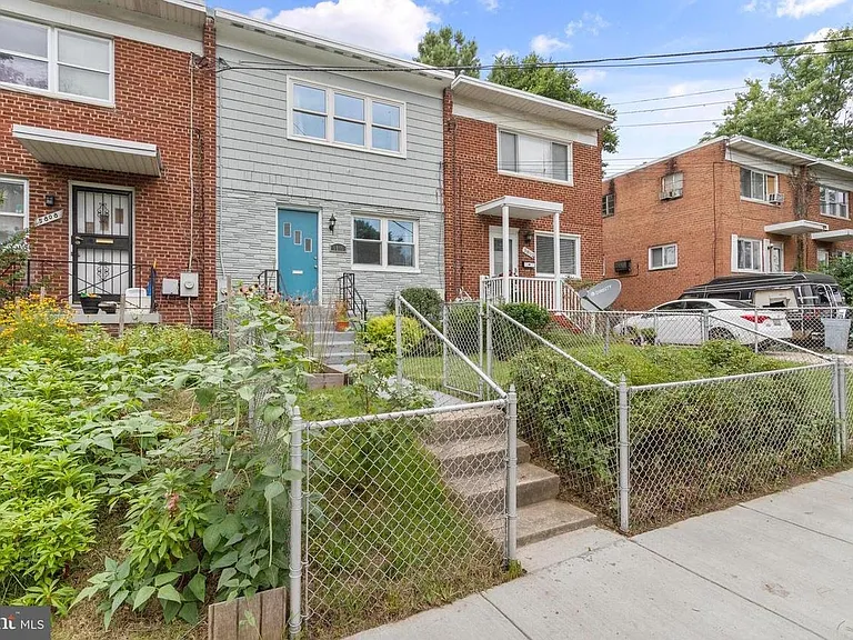 5810 33rd Pl — Photo 2
